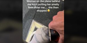 Έβγαλε τα παπούτσια της σε αεροπλάνο και το «πλήρωσε»