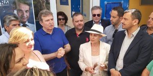 Σε Ηλεία και Αχαΐα βρέθηκε ο Μιχάλης Χρυσοχοΐδης με κλιμάκιο της Νέας Δημοκρατίας