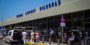 Ρόδος Αεροδρόμιο Διαγόρας τουρίστες φεύγουν λόγω φωτιάς