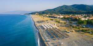 Η ακτογραμμή στους πρόποδες του Ολύμπου