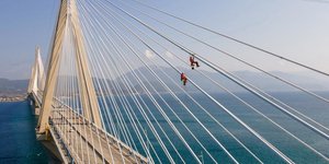 Γάλλοι συντηρητές αλπινιστές επιθεώρησαν τη Γέφυρα Ρίου-Αντιρρίου