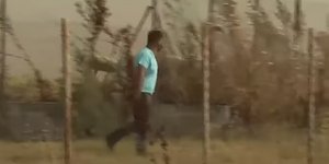 Η προσπάθεια νεαρού άνδρα να σώσει κοπάδι με πρόβατα στο Σέσκλο, στη μεγάλη φωτιά που έχει ξεσπάσει στη Μαγνησία