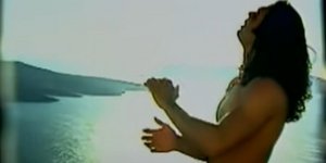 Η απίστευτη αλλαγή του Πάρι Καραγιαννόπουλου -Τραγουδούσε μαζί με την Άννα Βίσση το «Μαγκάβα τουτ» [βίντεο]