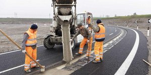 Οι νέοι δρόμοι στην Ευρώπη θα φορτίζουν τα ηλεκτρικά αυτοκίνητα