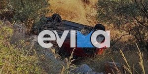 Αναποδογυρισμένο ΙΧ σε χωράφια στην Εύβοια