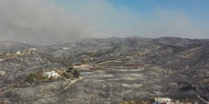 Το drone του BBC κατέγραψε αποκαρδιωτικές εικόνες μετά τη φωτιά στη Ρόδο / Φωτογραφία: BBC, screenshot