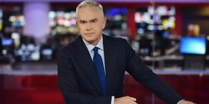 BBC: Αυτός είναι ο παρουσιαστής που κατηγορείται για σεξουαλικό σκάνδαλο -Τον «έδωσε» η σύζυγός του!