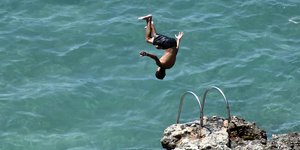 Βουτιά στη Θάλασσα