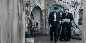 «17 Κλωστές»: Ολοκληρώθηκαν τα γυρίσματα της νέας σειράς της COSMOTE TV