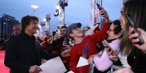 σελφι τομ κρουζ με νεαρο 