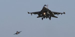 δυο μαχητικά F-16