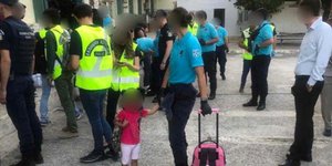 Εικόνες από την επιχείρηση εκκένωσης στο Λαύριο