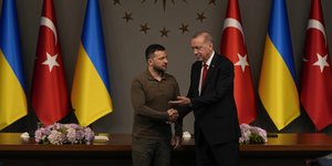 Οι πρόεδροι Τουρκίας και Ουκρανίας, Ρετζέπ Ταγίπ Ερντογάν και Βολόντιμιρ Ζελένσκι