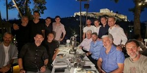 Οι «Legends» του EURO 2004 δείπνησαν με το τρόπαιο και θέα την Ακρόπολη