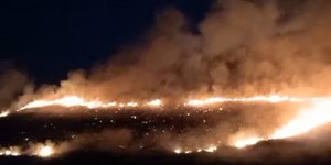 Φωτιά στο Αλιβέρι, στην Εύβοια / Φωτογραφία: fotiatora.gr