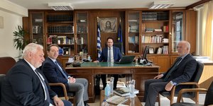 Ο Φλωρίδης με το επιτελείο του υπουργείο Δικαιοσύνης στο Πρωτοδικείο
