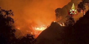 Φωτιά στο Παλέρμο της Σικελίας 