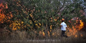 Πυροσβέστης σε φωτιά στον Βόλο