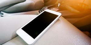 Κινητό στο αυτοκίνητο