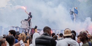 Συγκρούσεις νεαρών με αστυνομικούς στη Ναντέρ της Γαλλίας 