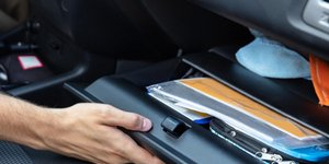 Ντουλαπάκι στο εσωτερικό του αυτοκινήτου 