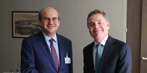 Ο Κωστής Χατζηδάκης με τον Πασκάλ Ντόναχιου