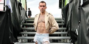 Ο Ιάσονας Μανδηλάς πόζαρε γυμνός σε μία άκρως αποκαλυπτική φωτογράφιση