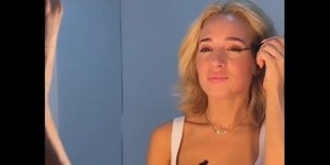Η Καλομοίρα βάζει eye liner