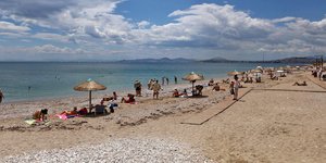 Καύσωνας Κλέων, από τις 6:30 στις παραλίες οι Αθηναίοι