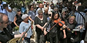 Αυτή την ώρα η κηδεία της Γιώτας Γιάννα