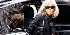 Η Μπριζίτ Μακρόν στην κηδεία της Τζέιν Μπίρκιν