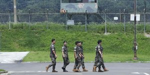 Νοτιοκορεάτες στρατιώτες στα σύνορα με τη Βόρεια Κορέα