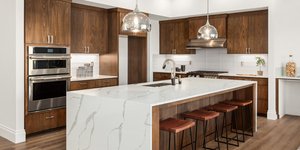 H μεταμόρφωση μιας κουζίνας με τρεις διαφορετικούς τρόπους