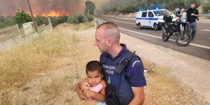 Μάνδρα Δερβενοχώρια φωτιά απεγκλωβισμός αστυνομικός παιδί