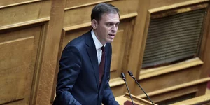 O Δημήτρης Μάντζος στη Βουλή