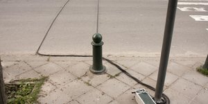 Τα μαύρα καλώδια στους ελληνικούς δρόμους 