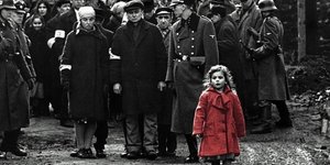 μαυροασπρη φωτο κοριτσι με κοκκινα 