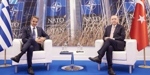 Κυριάκος Μητσοτάκης και Ρετζέπ Ταγίπ Ερντογάν στη Σύνοδο του ΝΑΤΟ