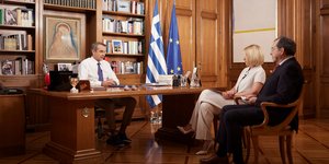 Ο Κυριάκος Μητσοτάκης στη συνέντευξη που παραχώρησε στη Σία Κοσιώνη και τον Παύλο Τσίμα για τον ΣΚΑΪ