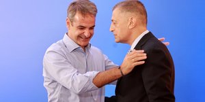 Ο πρωθυπουργός Κυριάκος Μητσοτάκης στη Λέσβο με τον υποψήφιο περιφερειάρχη Βορείου Αιγαίου Αλκιβιάδη Στεφανή 