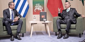 Κυριάκος Μητσοτάκης και Ρετζέπ Ταγίπ Ερντογάν στη Σύνοδο Κορυφής του ΝΑΤΟ / Φωτογραφία AP