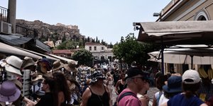 τουριστες καπελα