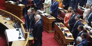 Η στιγμή της ορκωμοσίας των 4 μουσουλμάνων βουλευτών