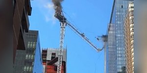 Νέα Υόρκη: Συγκλονιστικές εικόνες από το Μανχάταν -Γερανός καταρρέει τραυματίζοντας δύο ανθρώπους