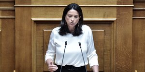 Η Νίκη Κεραμέως μιλά στη Βουλή