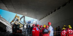 Πάτρα κατάρρευση γέφυρας Μποζαΐτικα νεκροί Ρομά διασώστες