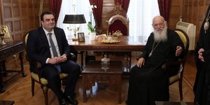 Ο Κυριάκος Πιερρακάκης επισκέφτηκε την Ιερά Αρχιεπισκοπή Αθηνών -Συναντήθηκε με τον Αρχιεπίσκοπο Ιερώνυμο