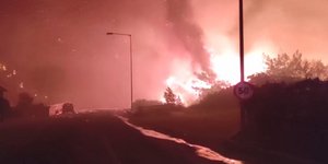 Στις φλόγες το Κιοτάρι της Ρόδου-Πηγή Facebook/ Ioannis Karpathios