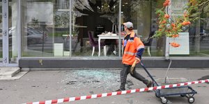 Η Ρωσία απειλεί την Ουκρανία με «σκληρά αντίποινα» μετά τις επιθέσεις με drones