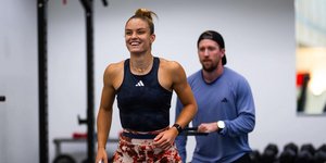 Η Μαρία Σάκκαρη γελάει στην προπόνηση